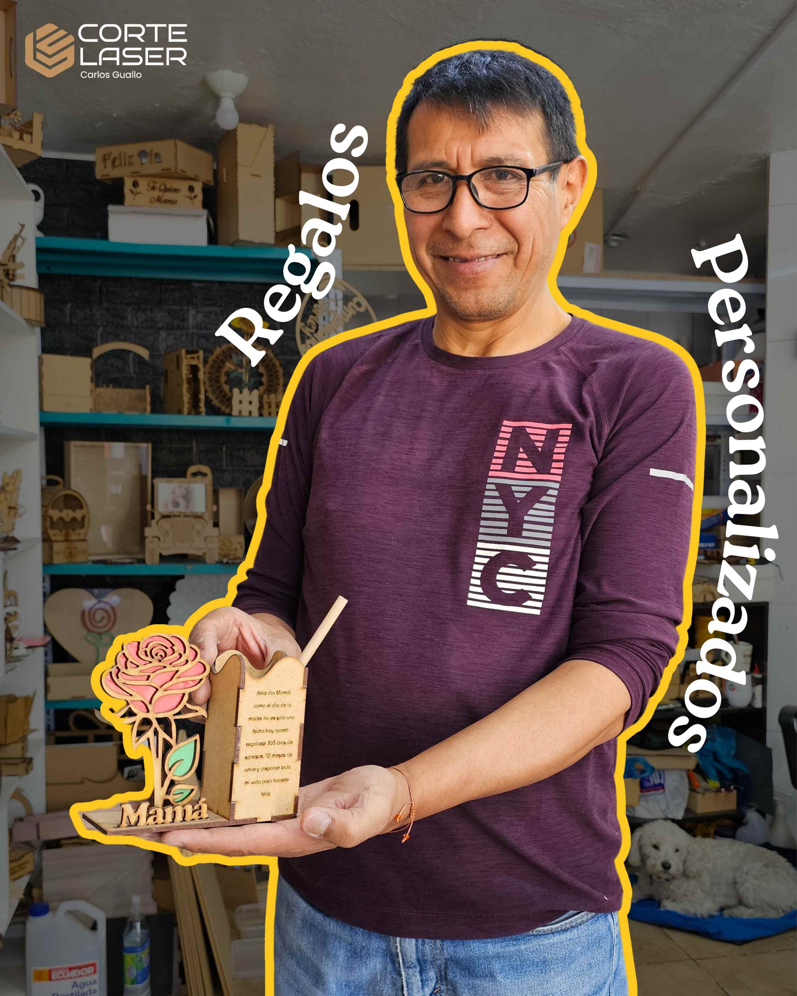 Carlos Guallo en su taller con productos de madera